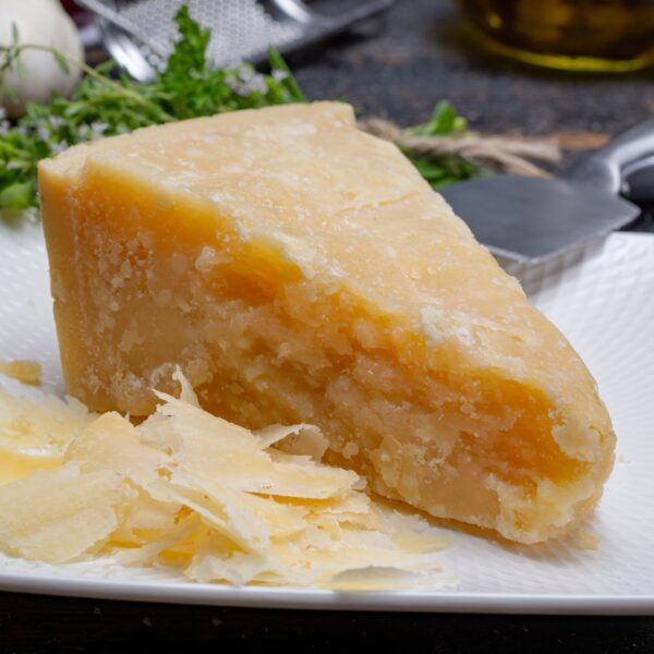 Είναι η παρμεζάνα η νέα μπάρα πρωτεΐνης;