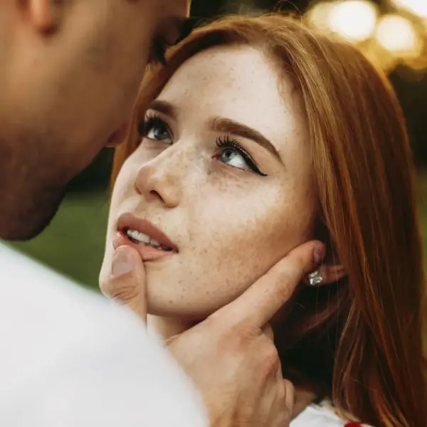 Το φάντασμα της πρώην: 10 σημάδια ότι δεν την έχει ξεπεράσει