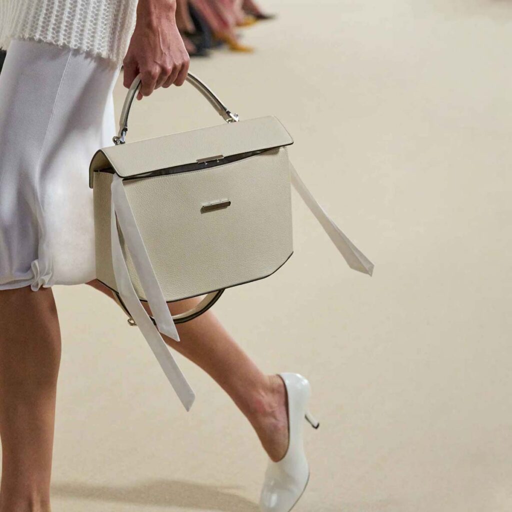 5x7_TOTEME_SS26_RUNWAY_LOOK02_BAGS