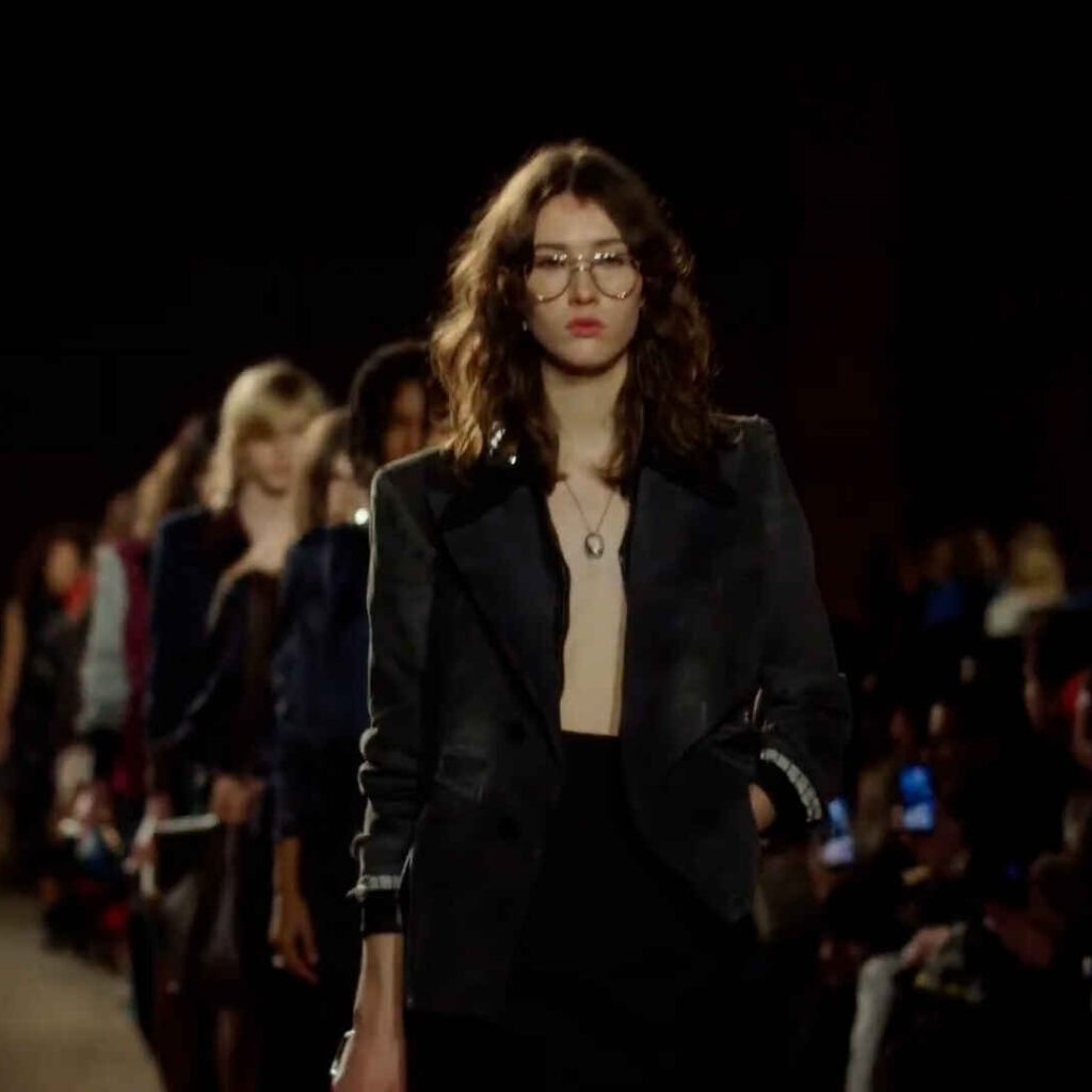 Coach Φθινόπωρο-Χειμώνας 2026: Επιστροφή στο σχολείο και την emo αισθητική