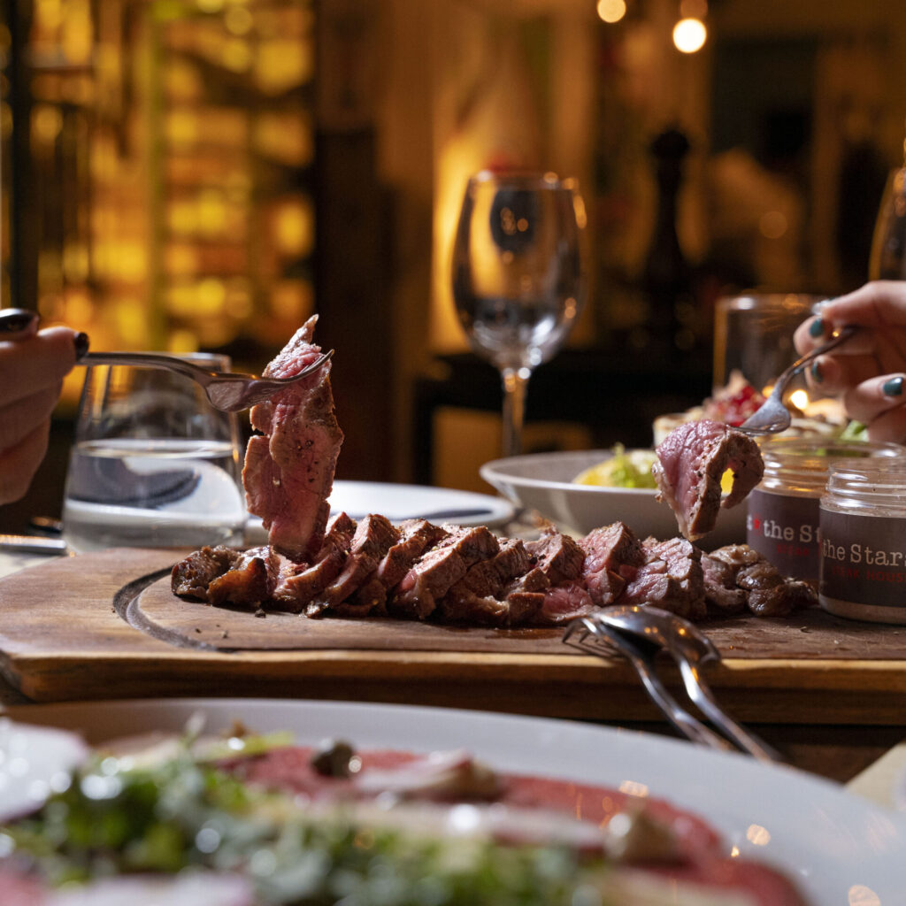 Meat the stars: Εκεί που το κρέας γίνεται εμπειρία και η φιλοξενία τέχνη