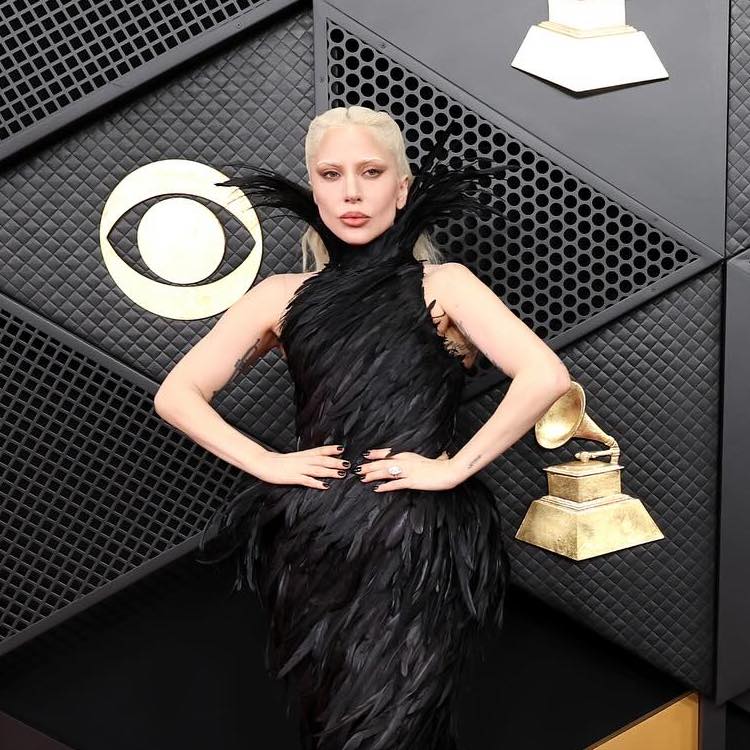 Grammys 2026: Τα τέλεια φρύδια και η επιστροφή του 2016 makeup