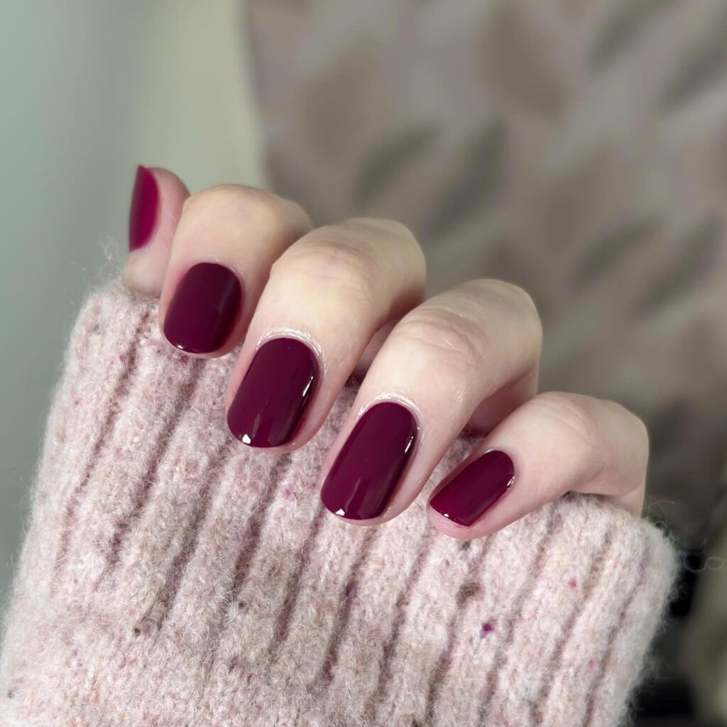 Berry Nails: Το χρώμα που θα κυριαρχήσει το 2026