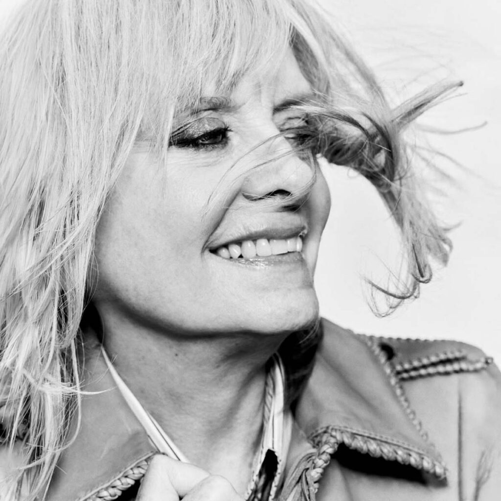 Η Twiggy πρωταγωνιστεί στη νέα καμπάνια Burberry