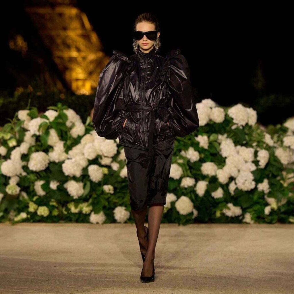 Δερμάτινα jackets με ψηλό λαιμό: 3 fast-fashion κομμάτια στα χνάρια του Saint Laurent