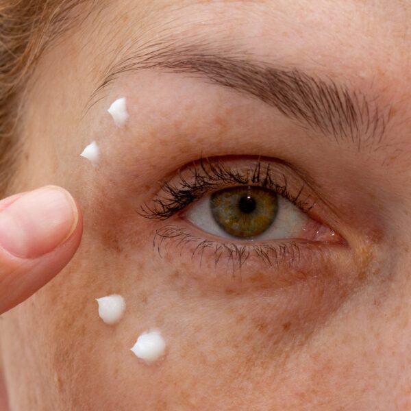 Eye glow hacks για μετά τα 40: Νεανική όψη σε λίγα λεπτά»