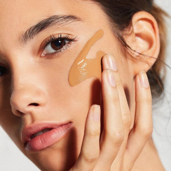 Foundation: Ποιο εξαφανίζει τους πόρους χωρίς να βαραίνει το δέρμα;