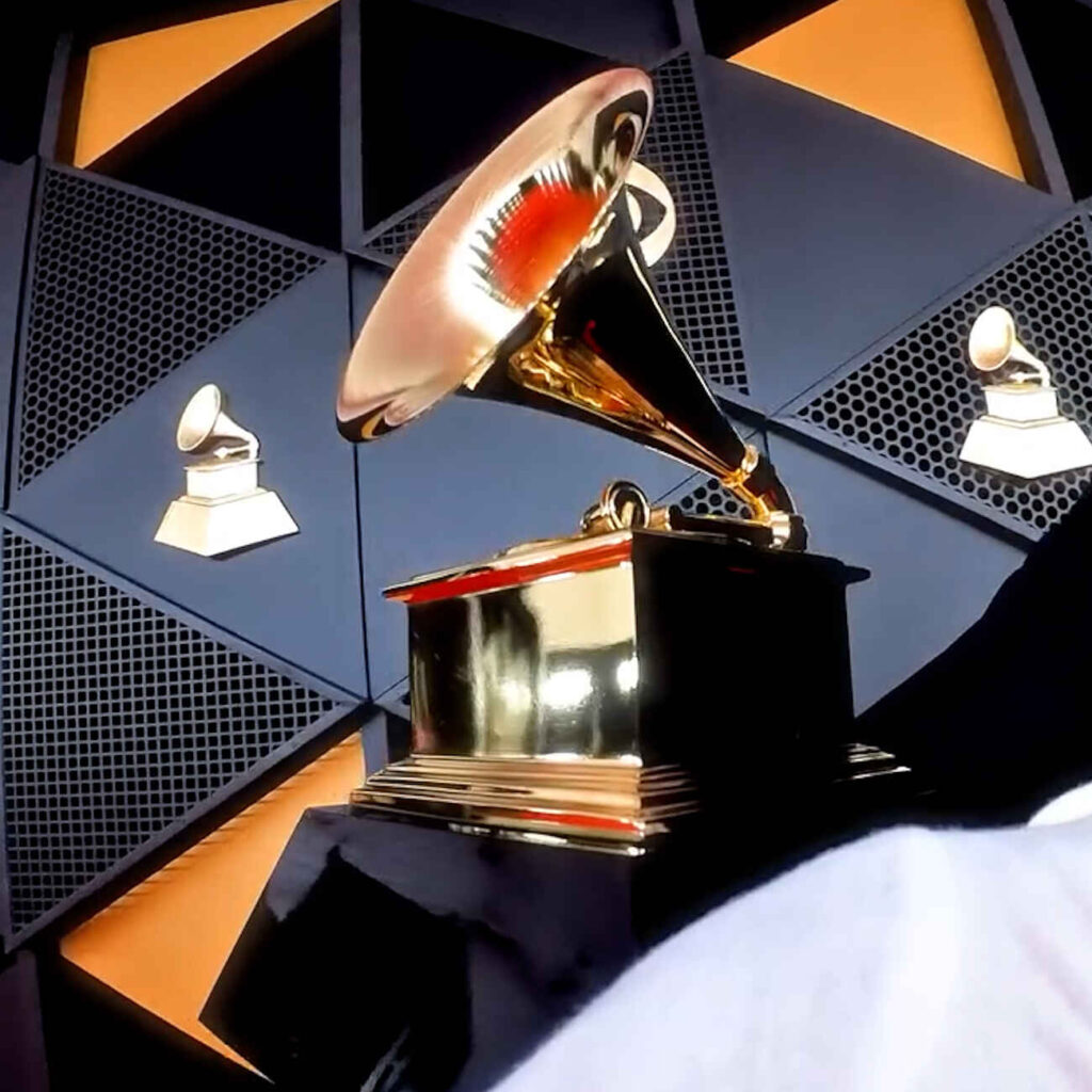 Grammys 2026: Λάμψη, πολιτικές δηλώσεις και αμήχανες στιγμές