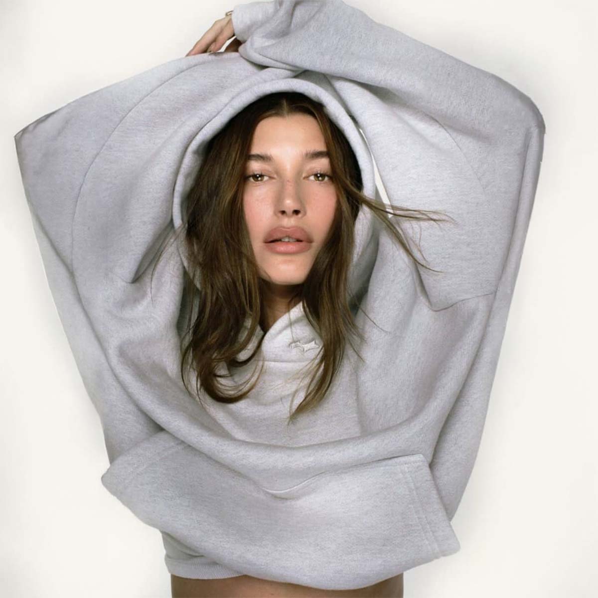 _hailey-bieber-skylrk-capsule-collaboration-justin-bieber (1)