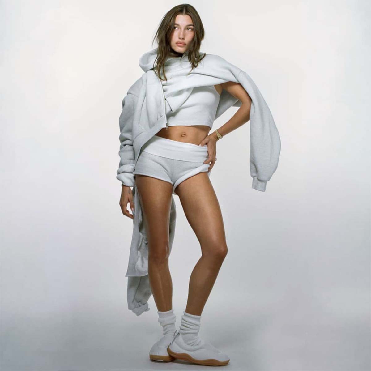 _hailey-bieber-skylrk-capsule-collaboration-justin-bieber (2)