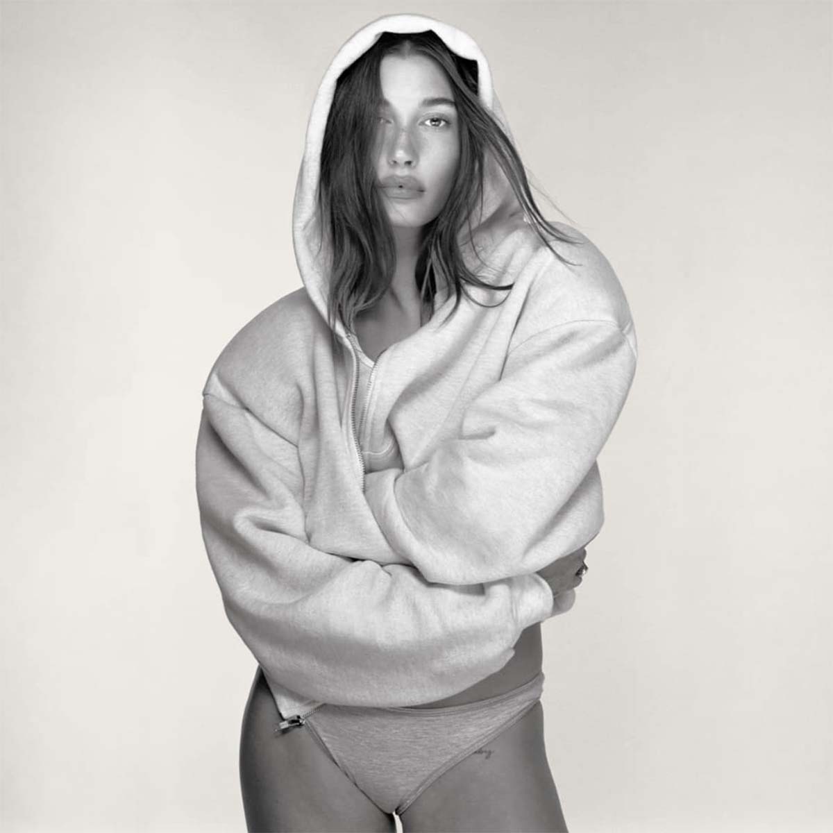 _hailey-bieber-skylrk-capsule-collaboration-justin-bieber (6)