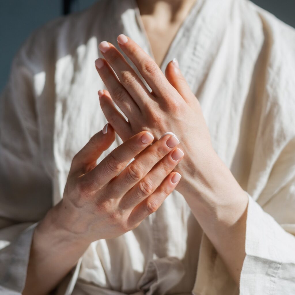 Οι καλύτερες κρέμες χεριών για απαλά χέρια στο κρύο