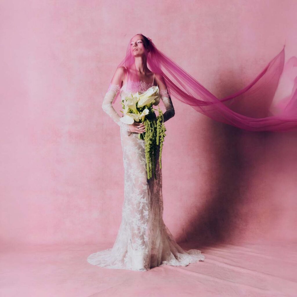 Εβδομάδα Μόδας Λονδίνου: Οι “νύφες” του Harris Reed ύμνησαν τη ρευστότητα