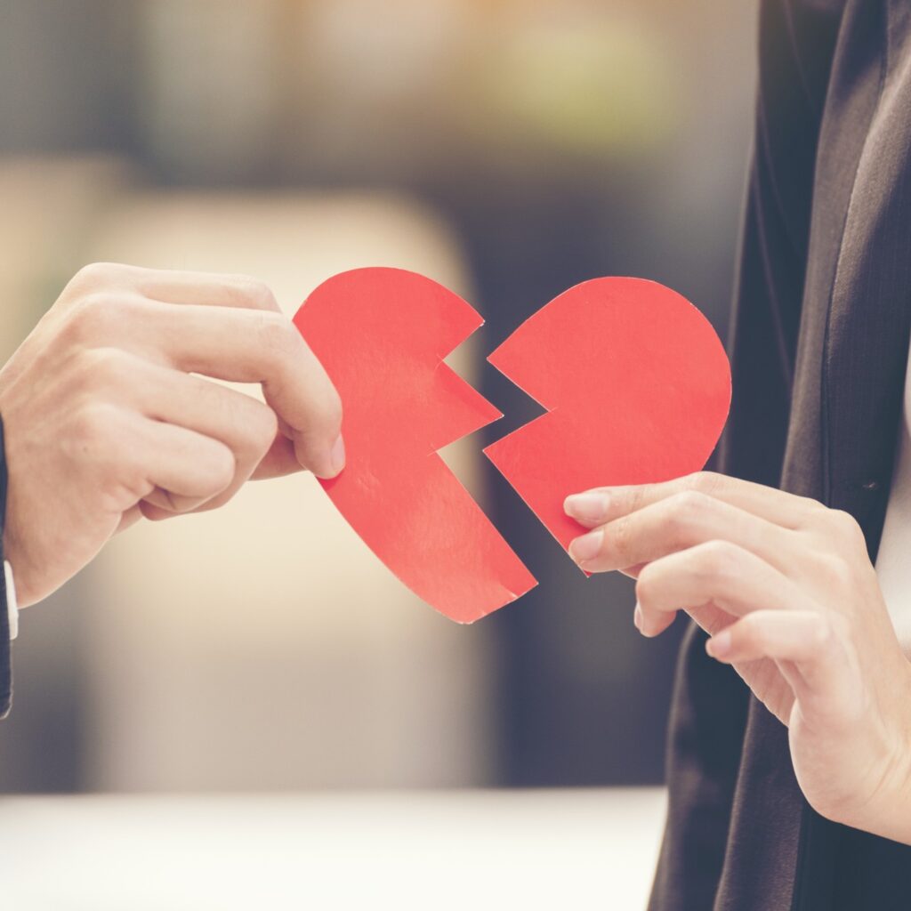 Red Tuesday: Σήμερα είναι πιο πιθανό να σας χωρίσουν | Γιατί;