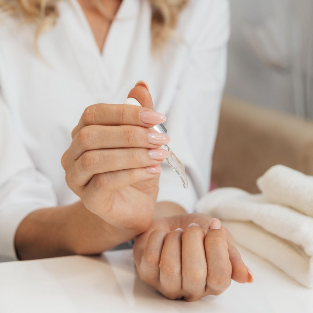 Λάδι για τα πετσάκια: Οδηγός εφαρμογής για υγιή και περιποιημένα νύχια