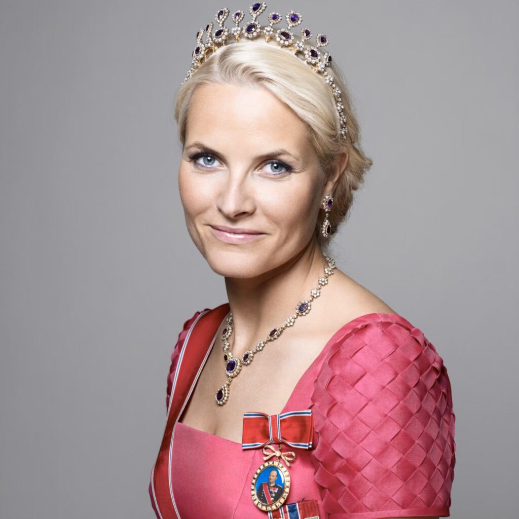 Πριγκίπισσα Mette-Marit: Τα “πονηρά” emails με τον παιδόφιλο Epstein και ο γιος που κατηγορείται για βιασμό