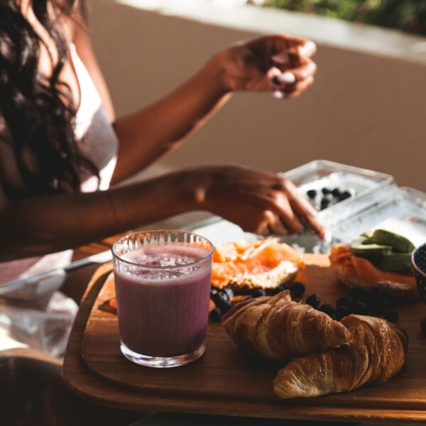 Το Νο 1 λάθος που κάνετε στο πρωινό και ο γαστρεντερολόγος συνιστά να σταματήσετε