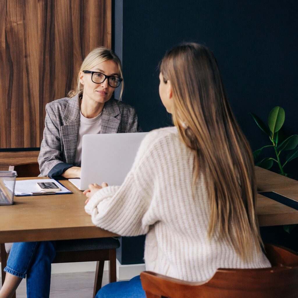 Συνέντευξη: Τα λάθη που κάνετε και χάνετε τη δουλειά πριν το καταλάβετε