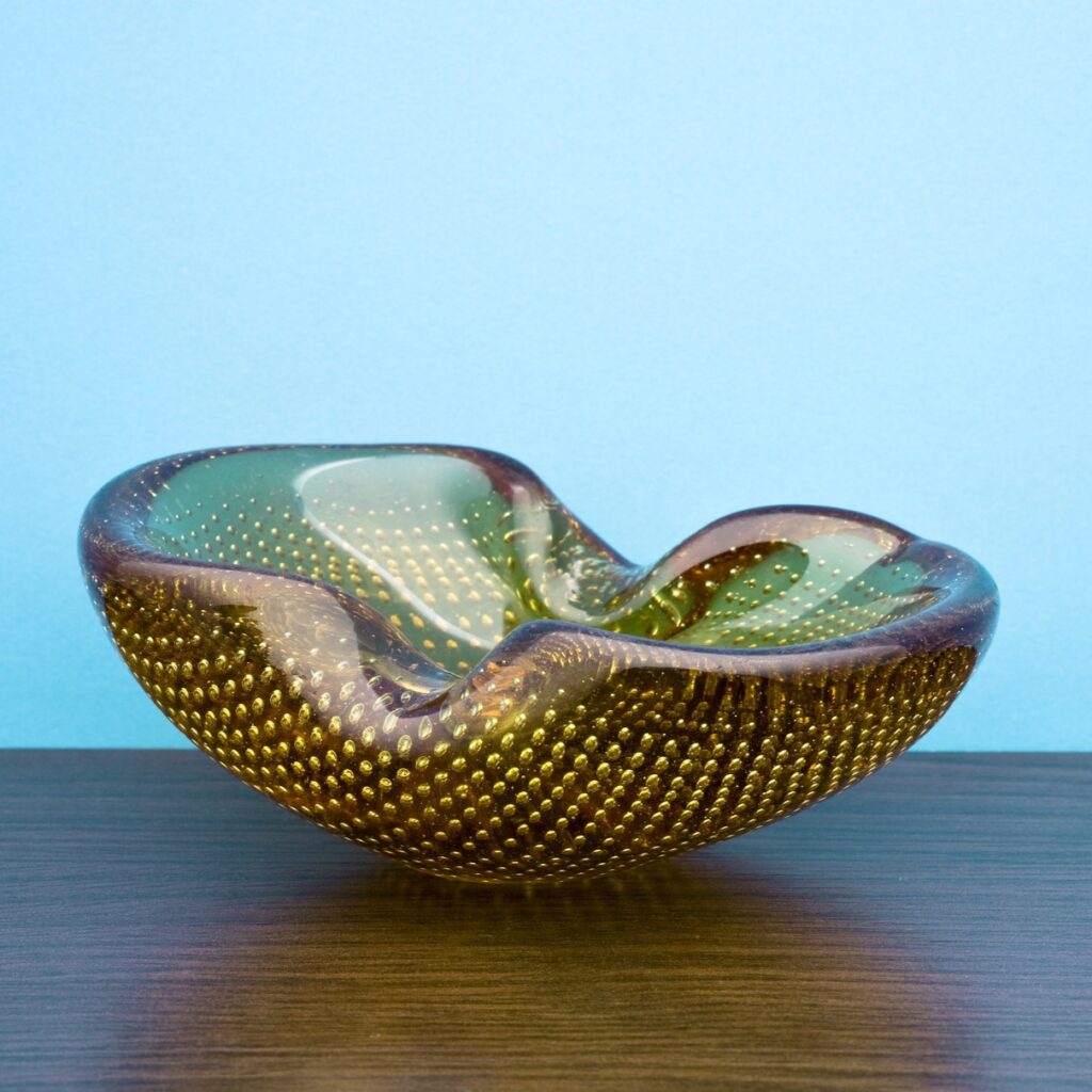 Τασάκια: Γιατί τα vintage αξεσουάρ καπνίσματος επιστρέφουν στη μόδα;