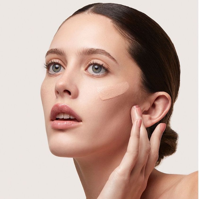 Foundation ή tinted SPF; Τι να επιλέξετε ανάλογα με την ηλικία και τον τύπο δέρματος
