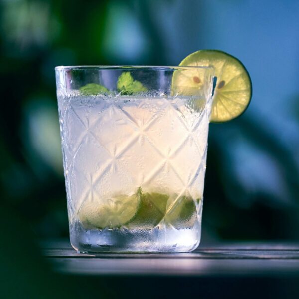 6 απροσδόκητοι τρόποι να χρησιμοποιήσετε τη βότκα για το καθάρισμα του σπιτιού