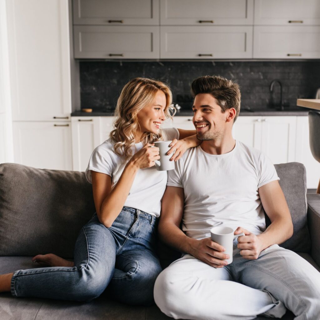 Το «εκνευριστικό» σημάδι που αποδεικνύει ότι σας λατρεύει