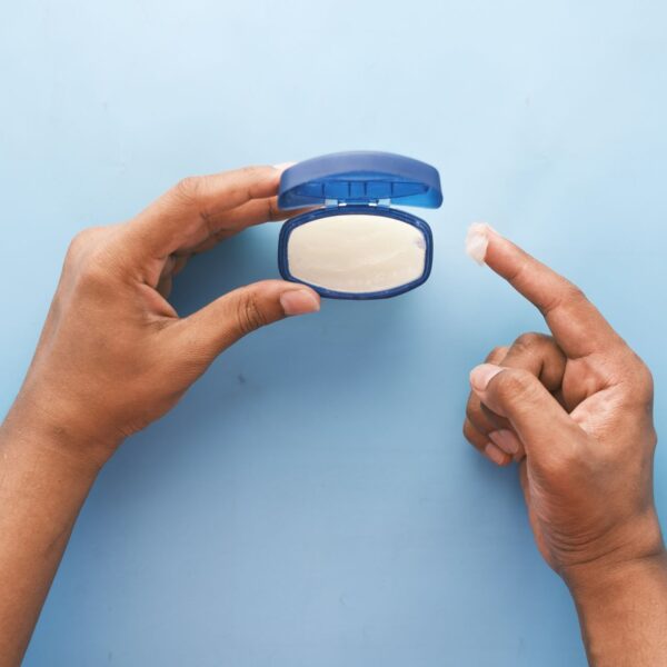 8 απίθανες χρήσεις της βαζελίνης που δεν γνωρίζουν οι περισσότεροι