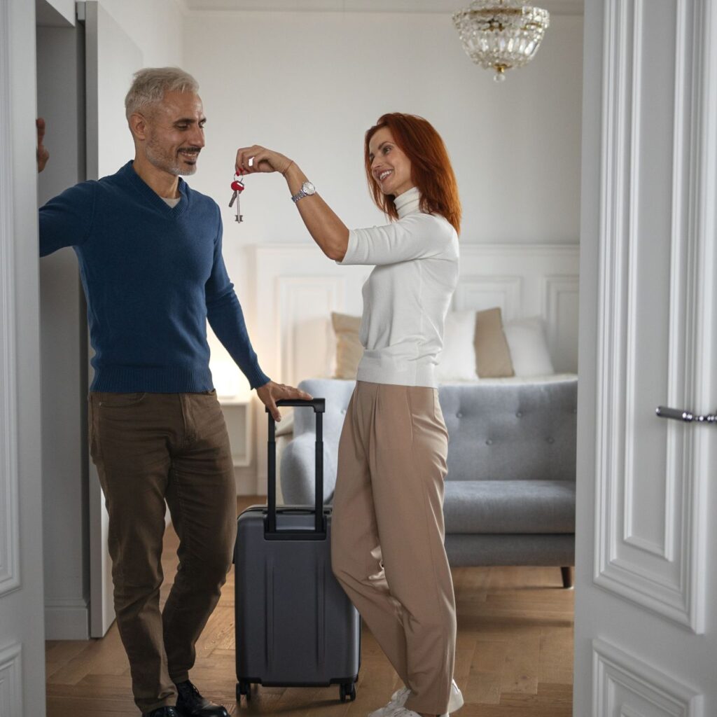 Όσοι προτιμούν το Airbnb αντί για ξενοδοχείο έχουν αυτά τα 7 χαρακτηριστικά προσωπικότητας, σύμφωνα με την ψυχολογία