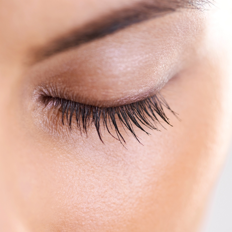 3 κορυφαία μάσκαρα για ευαίσθητα μάτια και ασφαλές μακιγιάζ για φακούς επαφής