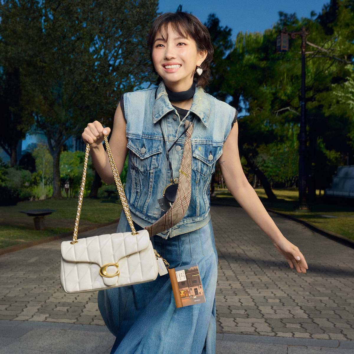 bag-charms-labubu-coach (4)