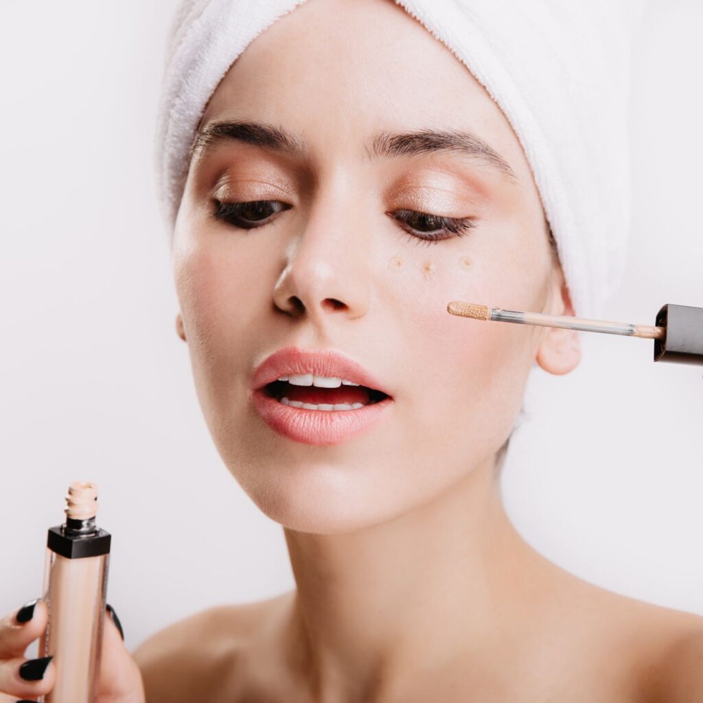 Κονσίλερ χωρίς γραμμές κάτω από τα μάτια: Συμβουλές για αψεγάδιαστο μακιγιάζ