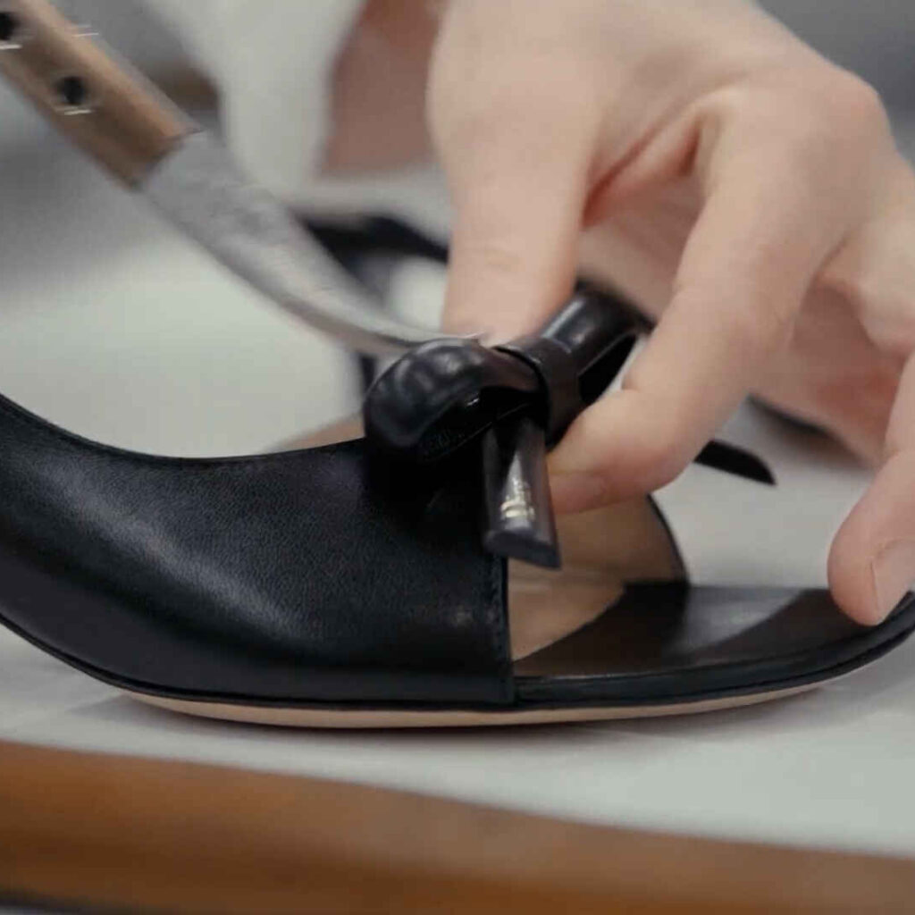 Η υψηλή δεξιοτεχνία των Dior Bow Sandals