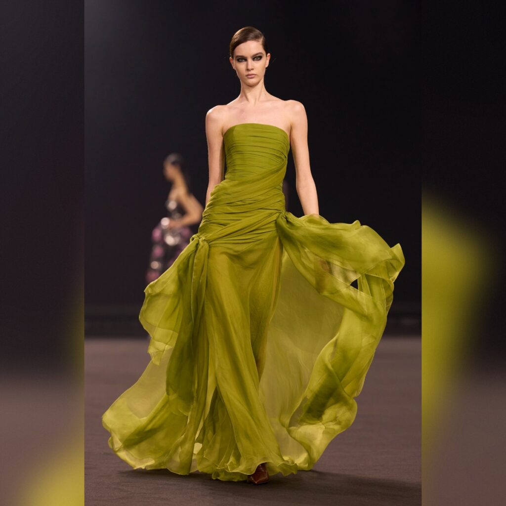 Εβδομάδα Μόδας Παρισιού FW26: Μέρες και νύχτες στο Μανχάταν του Elie Saab