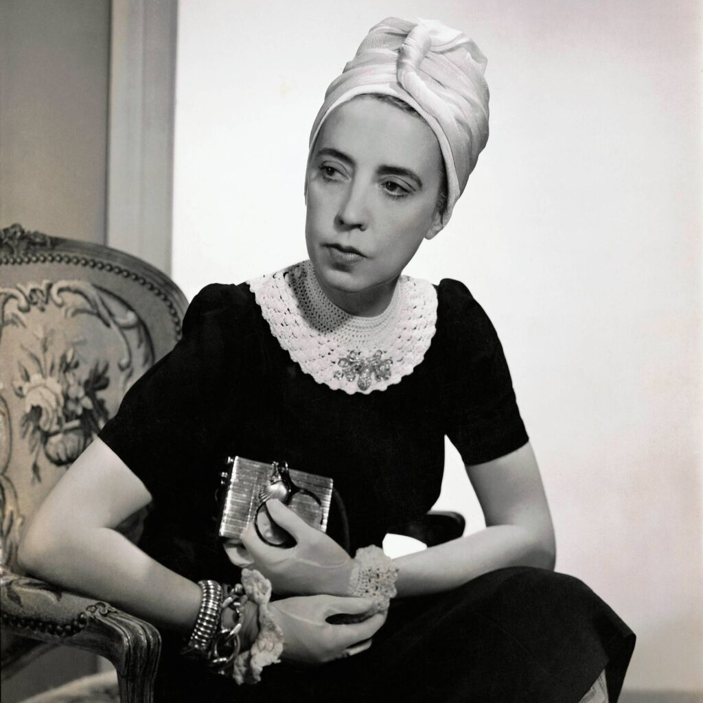 Σουρεαλιστική εντός κι εκτός πασαρέλας: 5 άγνωστες πτυχές της Elsa Schiaparelli