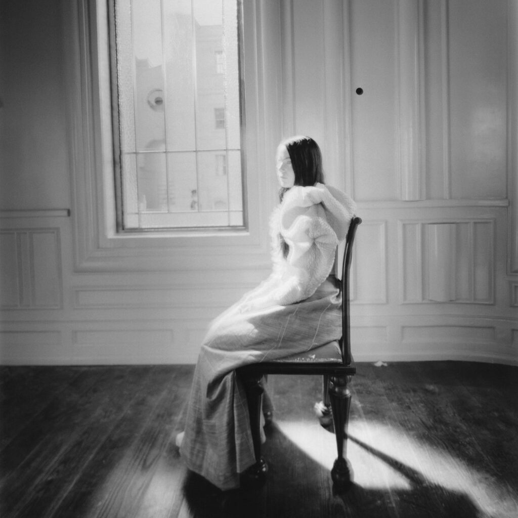 «Τα χέρια και τα πόδια είναι πολύ εκφραστικά, ειδικά όταν έχουν μελανιές»: Το παράλογο σύμπαν του Γιώργου Λάνθιμου