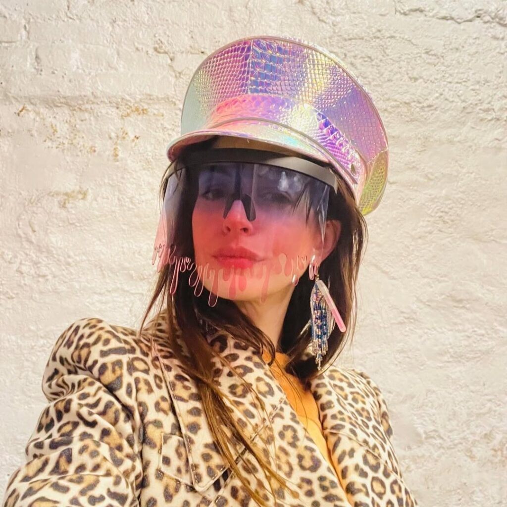 Anne Hathaway: Ο διάβολος φοράει leopard