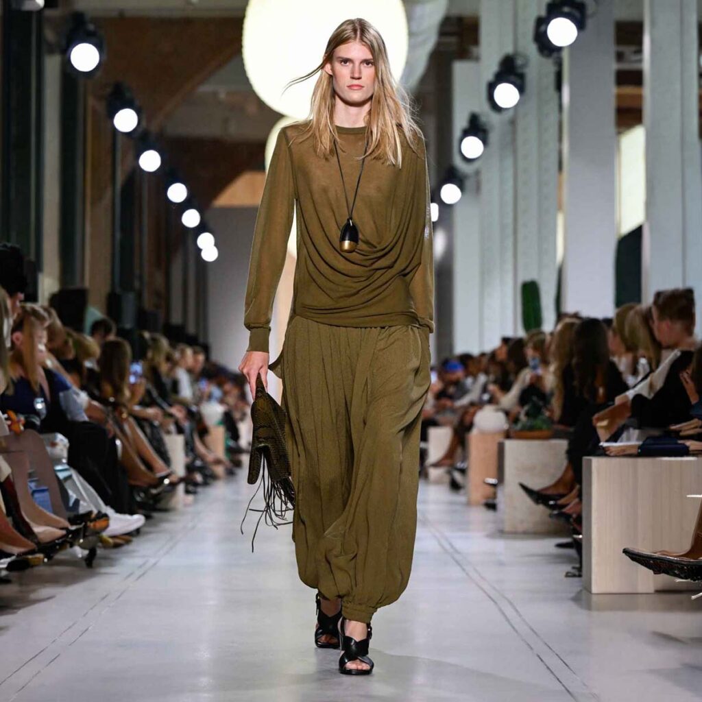 Harem Pants: Το παντελόνι που πρέπει οπωσδήποτε να υπάρχει στην γκαρνταρόμπα σας αυτή την άνοιξη