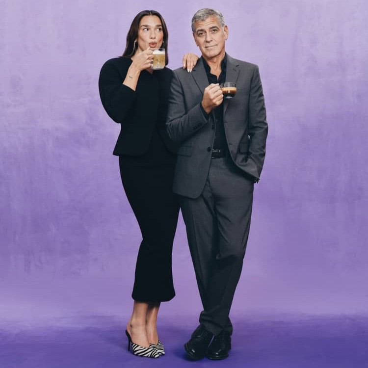 “Καφεδάκι” για Dua Lipa και George Clooney με άρωμα Nespresso