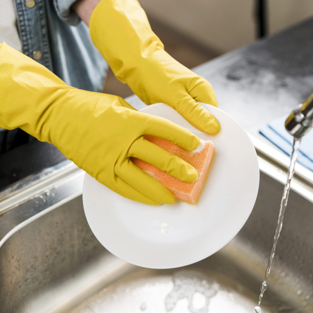 Κάθε πότε πρέπει να αλλάζετε τα εργαλεία για το πλύσιμο των πιάτων;