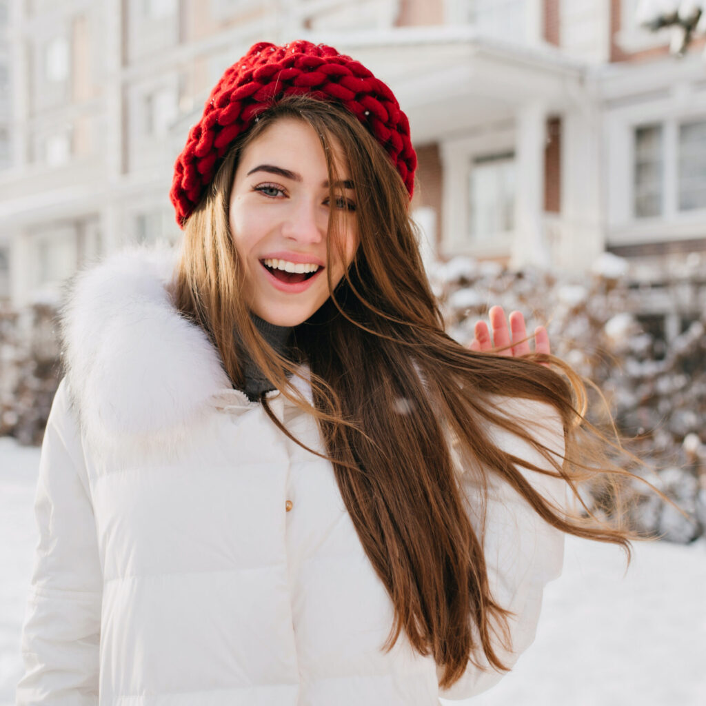 Μαλλιά ταλαιπωρημένα από κρύο και styling: Πώς να τα επαναφέρετε