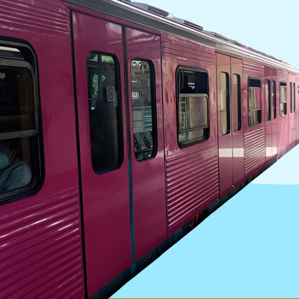 Ροζ βαγόνια στην άχρωμη πόλη