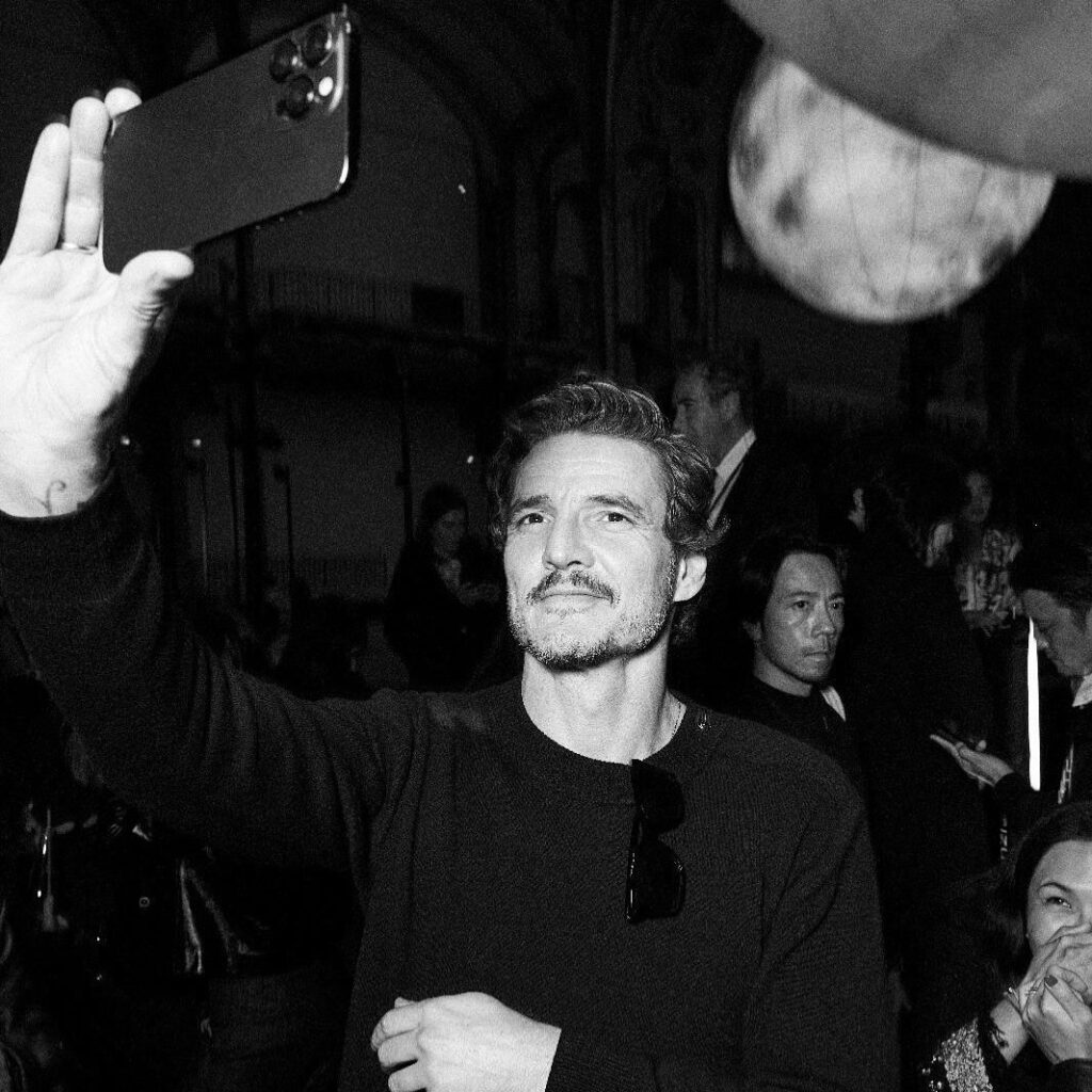 Chanel-Pedro-pascal (4)