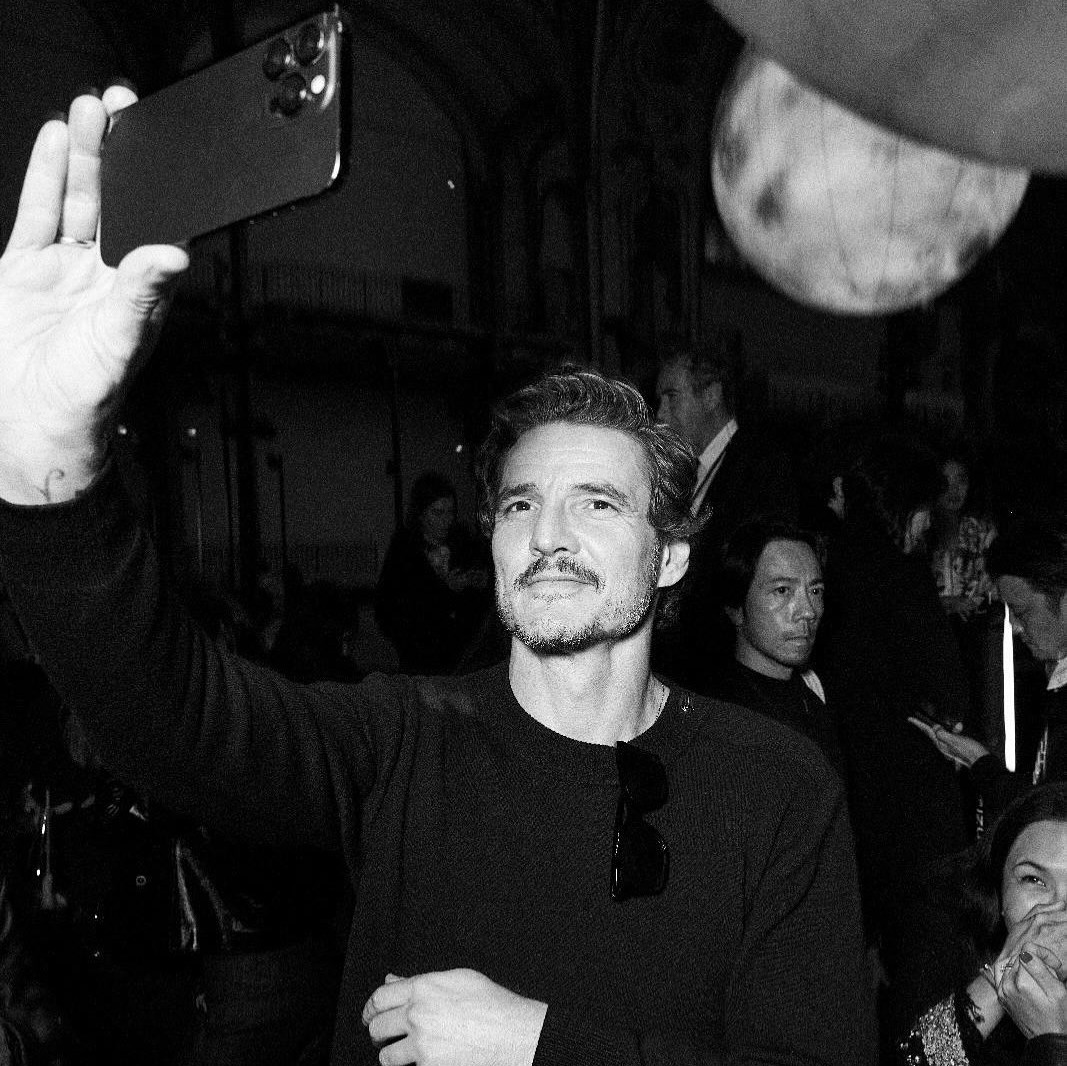 Chanel-Pedro-pascal (4)