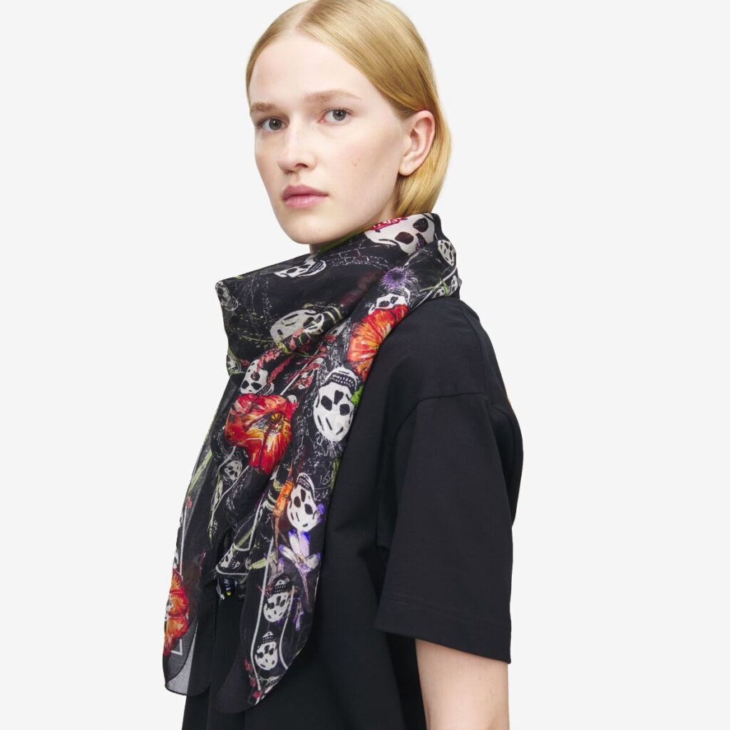 Ξεχάστε τα λουλούδια: Η νεκροκεφαλή είναι η τάση που κυριαρχεί ξανά