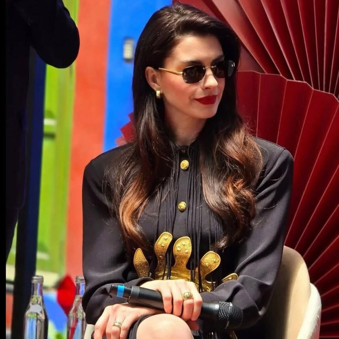 anne-hathaway-bag-pakistan-warp (2)