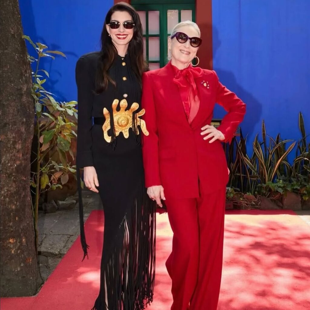 Αντίο Prada, η Anne Hathaway προτιμά το “made in Pakistan”