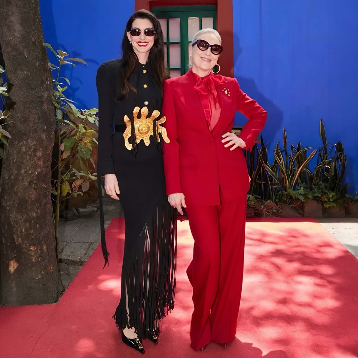 anne-hathaway-pakistan-1