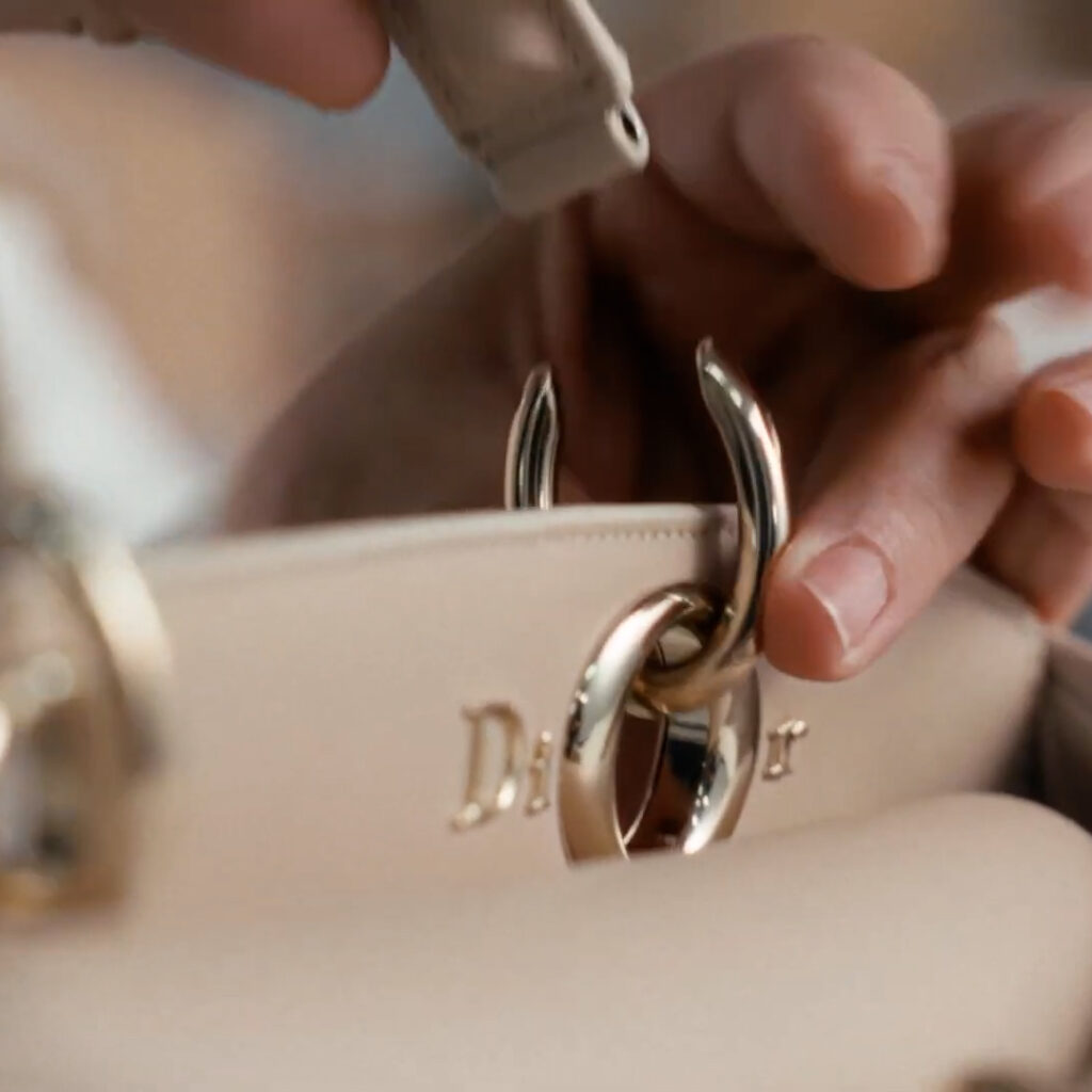 Dior Cigale: Από το εμβληματικό φόρεμα του 1952 σε σύγχρονη τσάντα