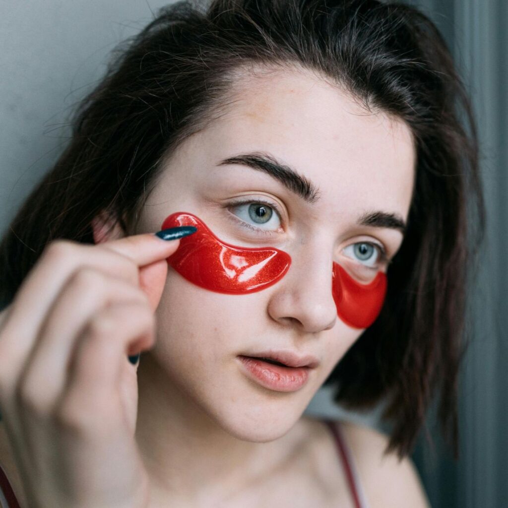 Eye patches για μαύρους κύκλους: 3 νέες επιλογές για ξεκούραστο βλέμμα σε λίγα λεπτά