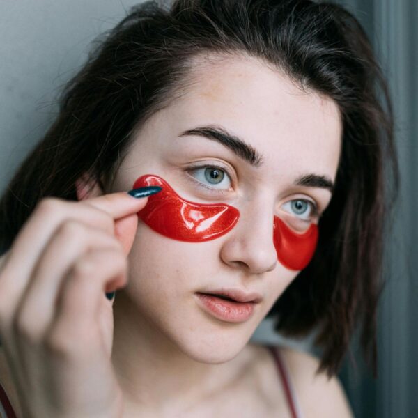 Eye patches για μαύρους κύκλους: 3 νέες επιλογές για ξεκούραστο βλέμμα σε λίγα λεπτά